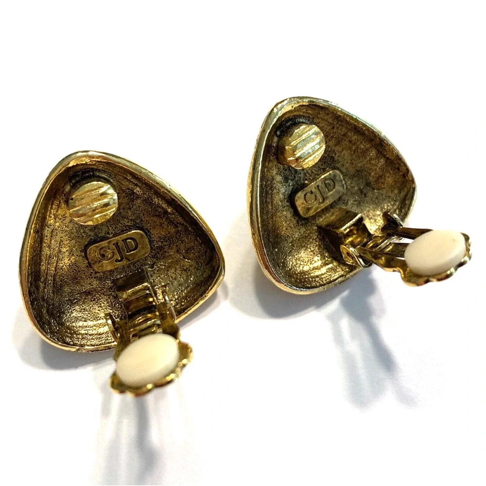 GJD GINNIE JOHANSEN Textured Gold Tone Faux Turquoise Triangle 1” Clip Earrings